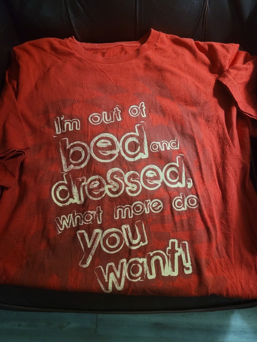 Red, cotton-blend T-shirt features a humorous white graphic reading Sz L